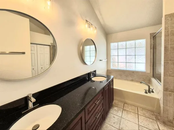$3,950 | 2214 Green Oaks Lane, Tampa, FL 33612