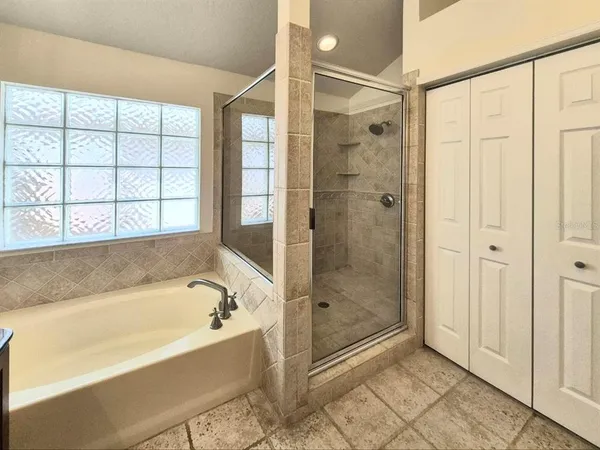 $3,950 | 2214 Green Oaks Lane, Tampa, FL 33612