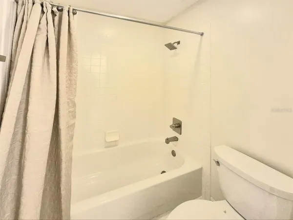 $3,950 | 2214 Green Oaks Lane, Tampa, FL 33612