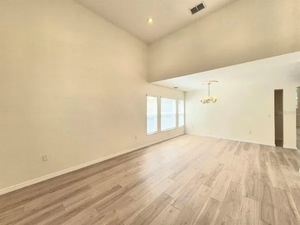 $3,950 | 2214 Green Oaks Lane, Tampa, FL 33612
