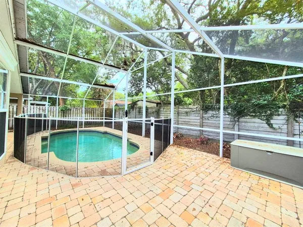 $3,950 | 2214 Green Oaks Lane, Tampa, FL 33612