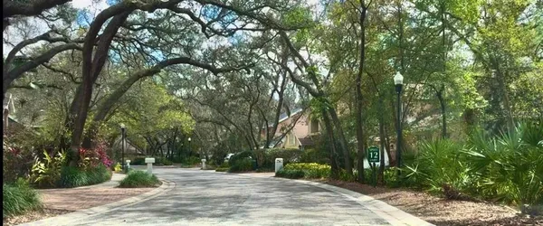 $3,950 | 2214 Green Oaks Lane, Tampa, FL 33612