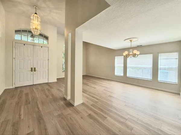 $3,950 | 2214 Green Oaks Lane, Tampa, FL 33612