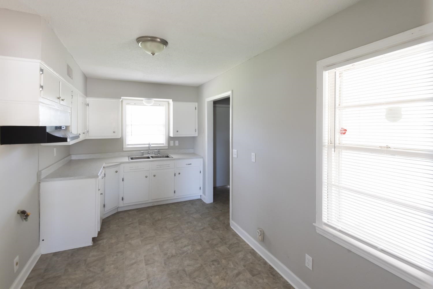 143 Ivan Road Memphis, TN 38109 - Photo 3 of 16 Gallery Image 3