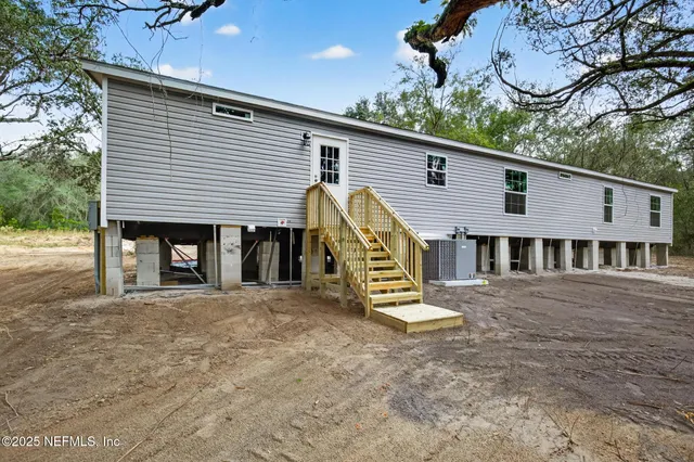 $269,400 | 5711 North Crater Lake Circle, Keystone Heights, FL 32656