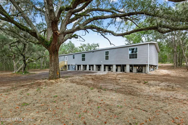 $269,400 | 5711 North Crater Lake Circle, Keystone Heights, FL 32656