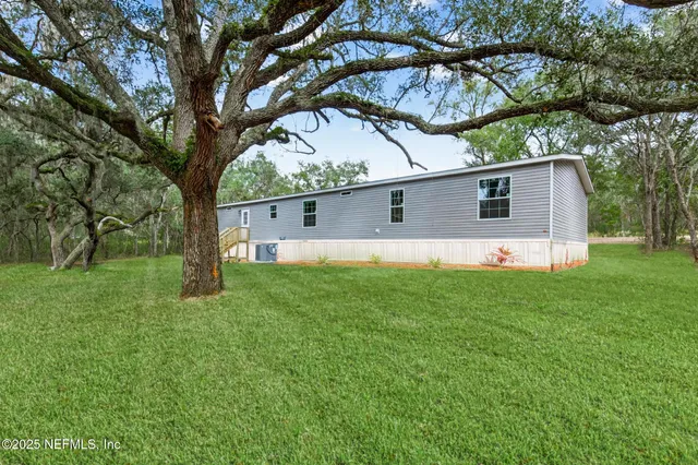 $269,400 | 5711 North Crater Lake Circle, Keystone Heights, FL 32656