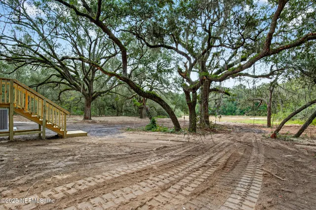 $269,400 | 5711 North Crater Lake Circle, Keystone Heights, FL 32656