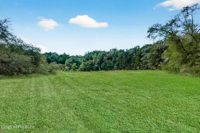 $269,400 | 5711 North Crater Lake Circle, Keystone Heights, FL 32656