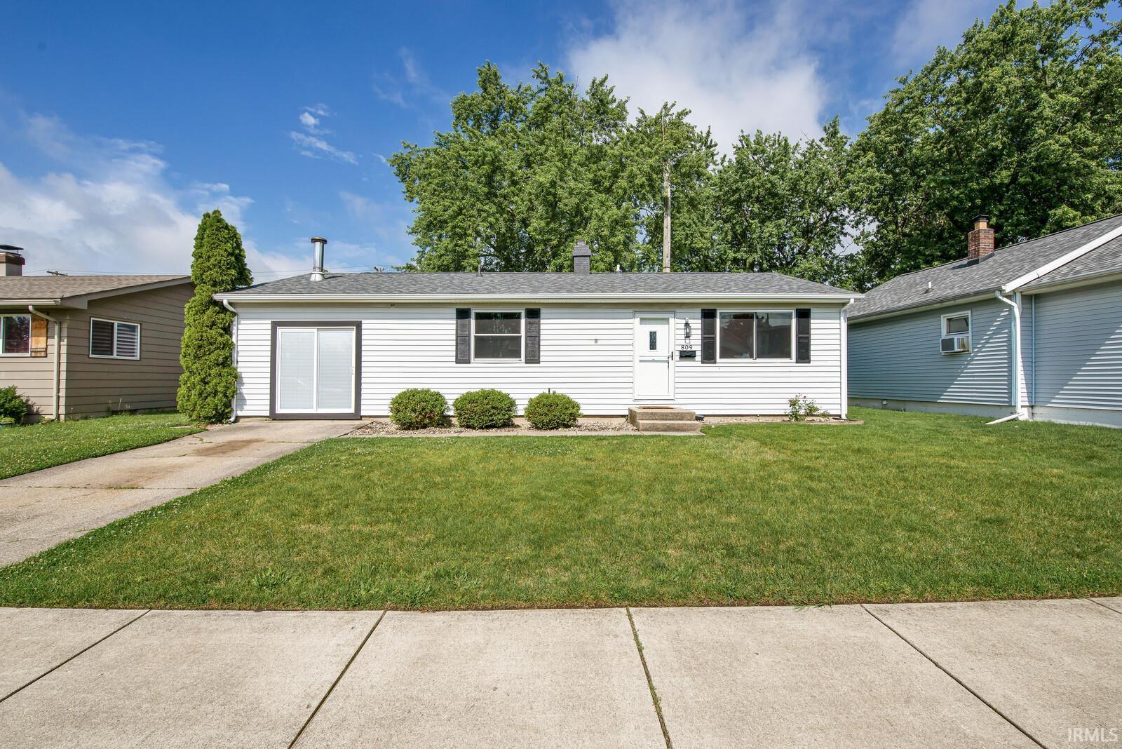809 Meridian Street Mishawaka, IN 46544 - Photo 2 of 22