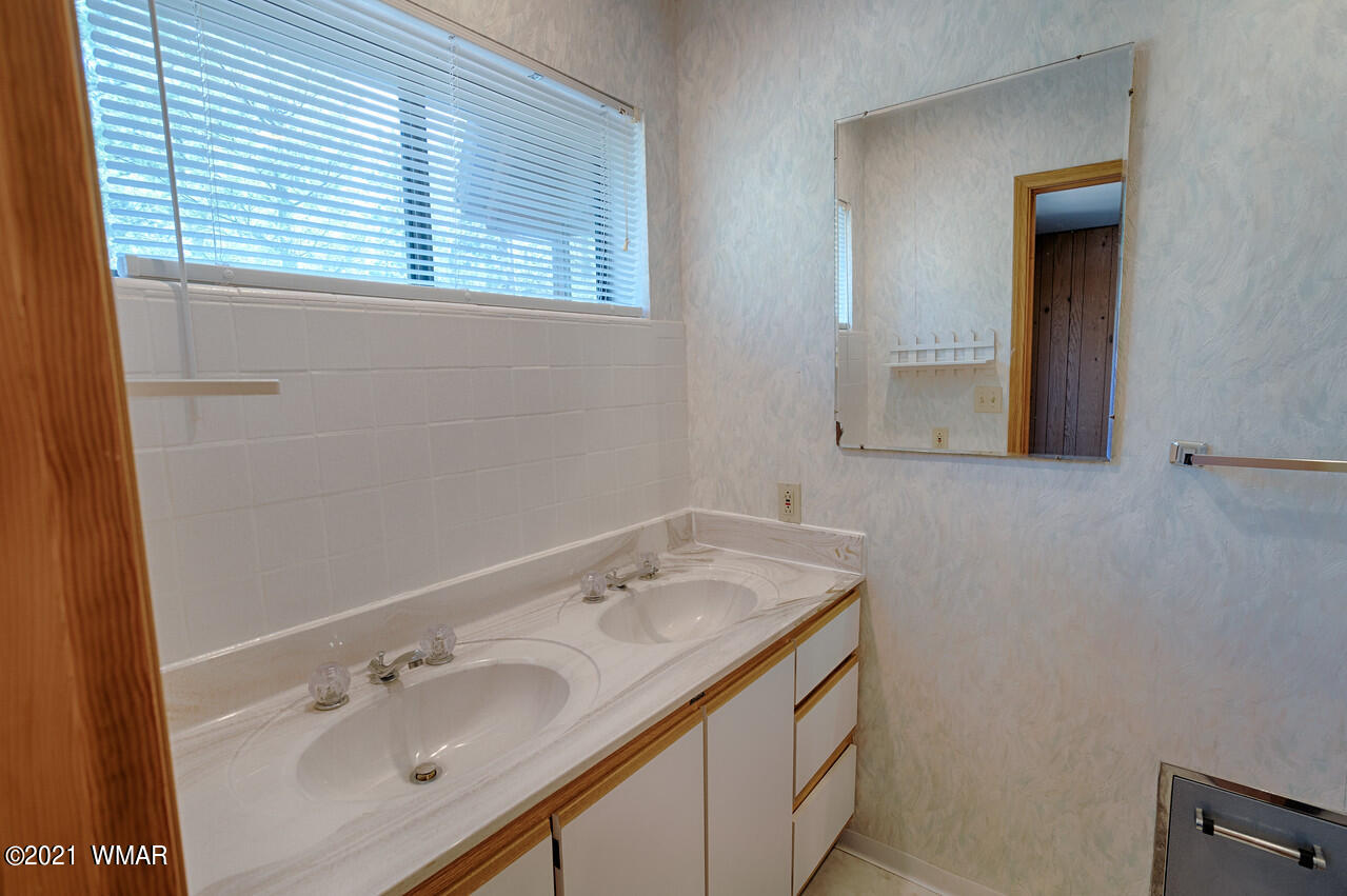 923 Hidden Way Show Low, AZ 85901 - Photo 9 of 16