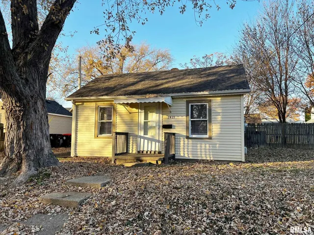 $625 | 1411 East Crestwood Drive, Peoria, IL 61603