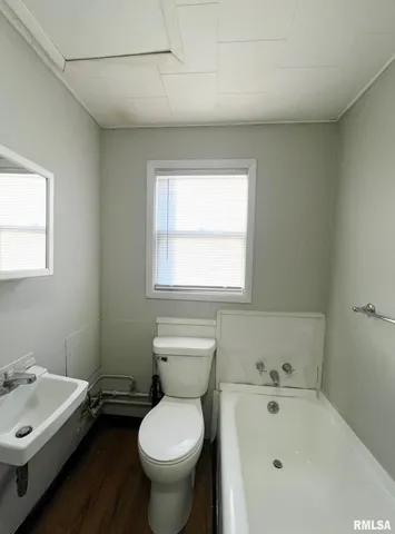 $625 | 1411 East Crestwood Drive, Peoria, IL 61603