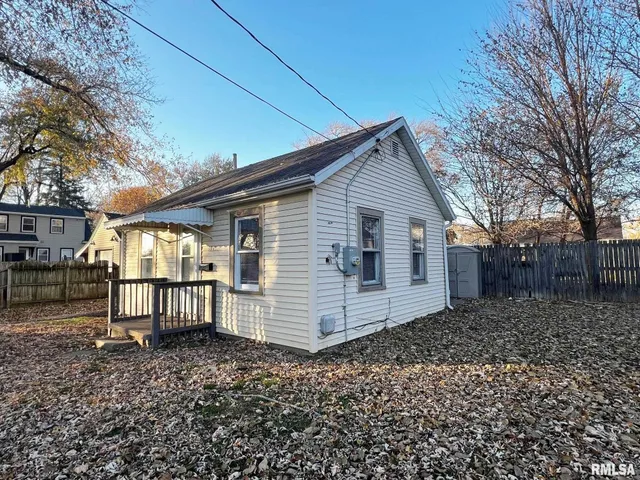 $625 | 1411 East Crestwood Drive, Peoria, IL 61603