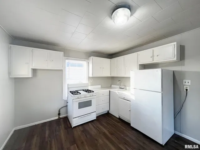 $625 | 1411 East Crestwood Drive, Peoria, IL 61603