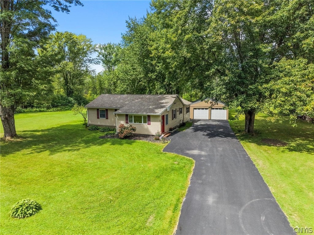 8983 Tyler Road Bridgeport, NY 13030 - Photo 5 of 49 Gallery Image 5