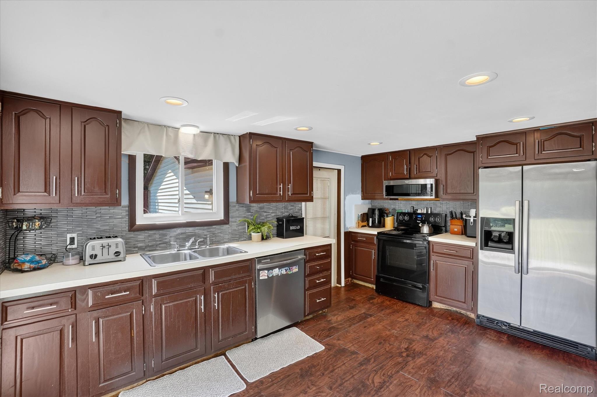 508 Deland Road Flushing, MI 48433 - Photo 15 of 38 Kitchen