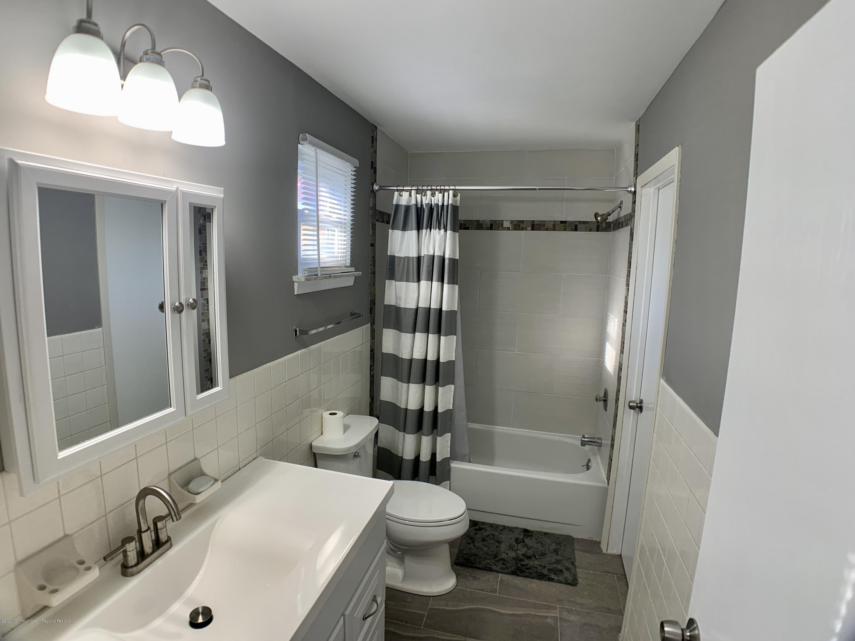 21 Stonybrook Road Whiting, NJ 08759 - Photo 15 of 26 Master Bath