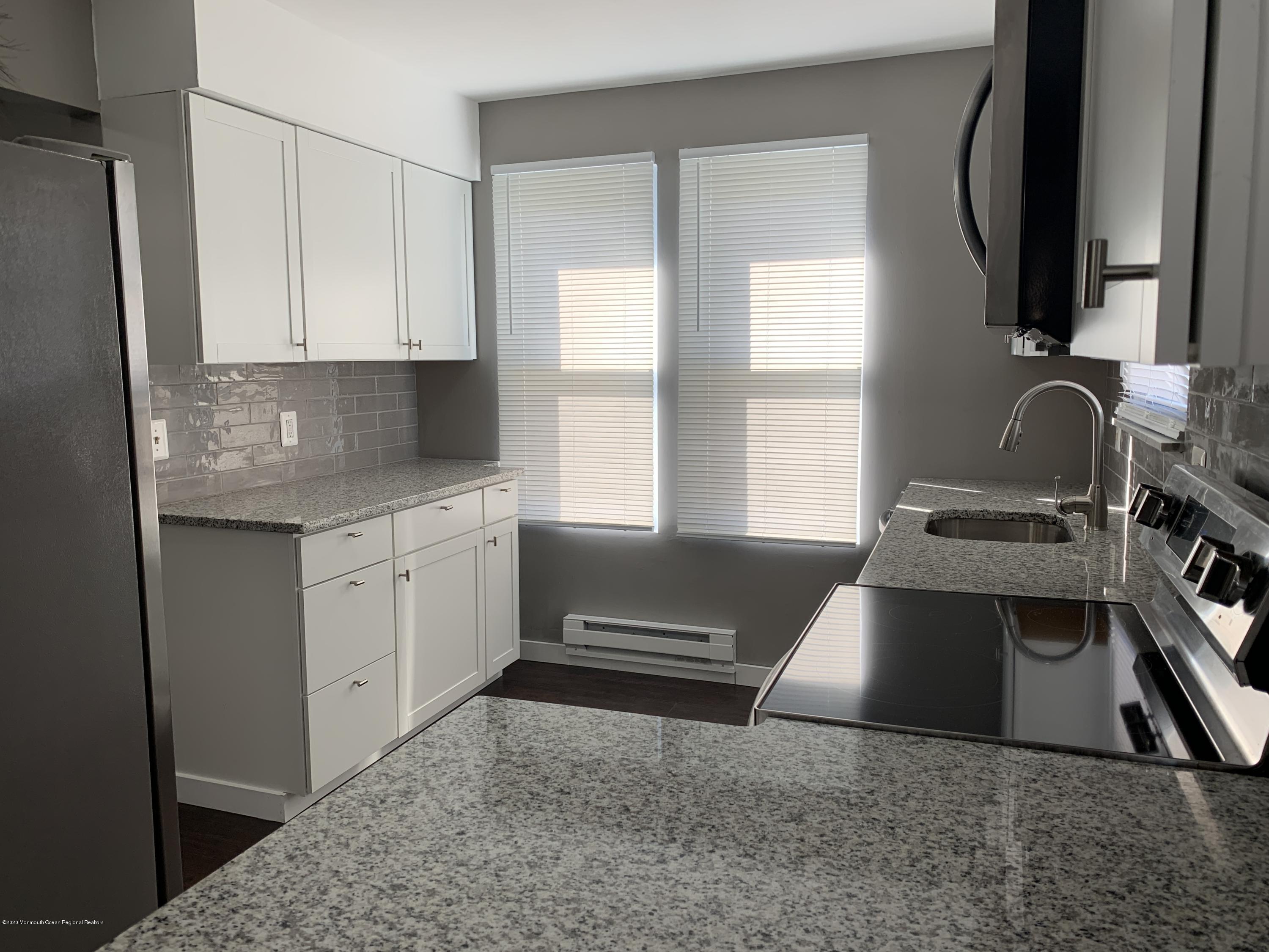 21 Stonybrook Road Whiting, NJ 08759 - Photo 3 of 26 Kitchen