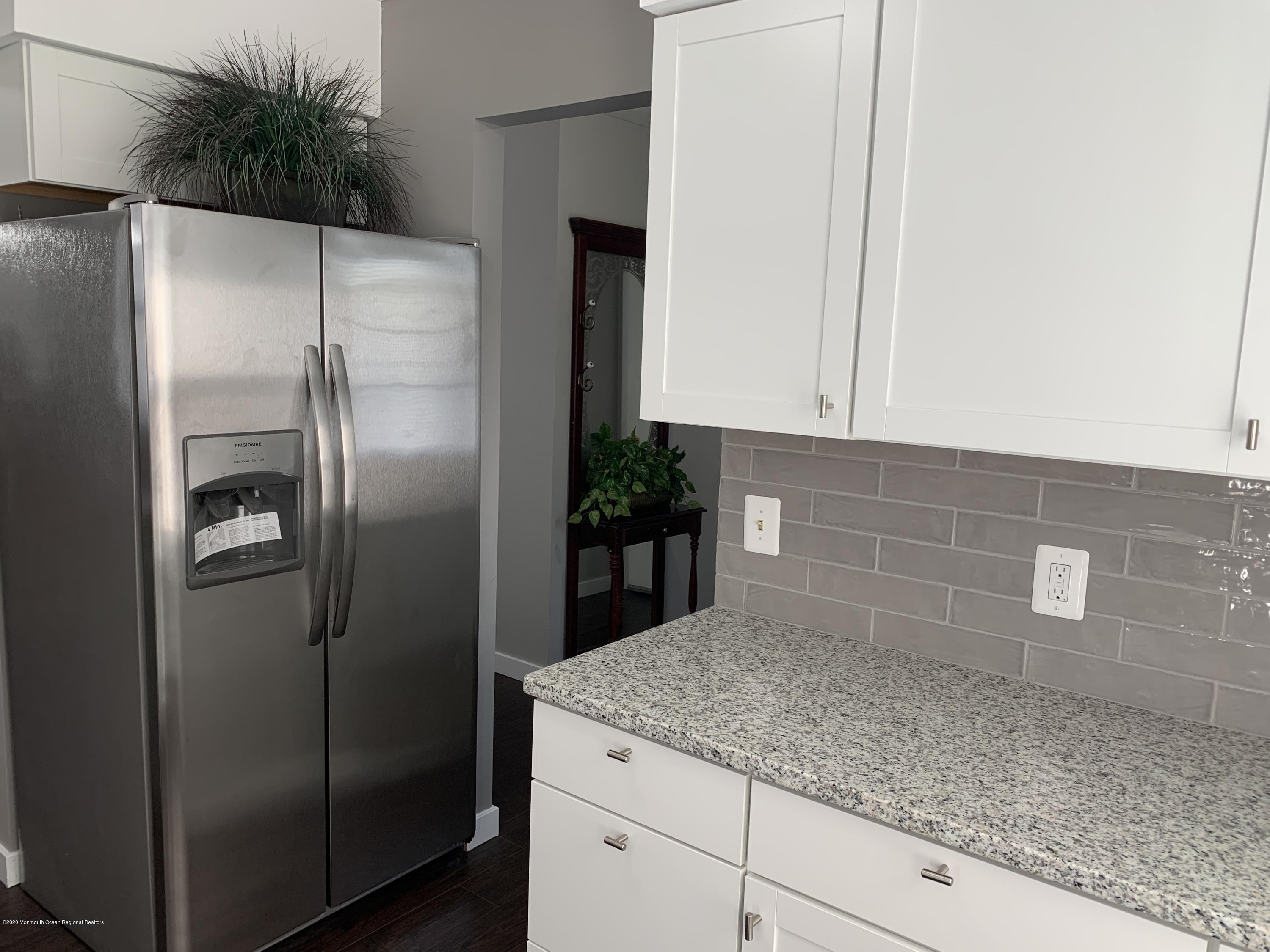 21 Stonybrook Road Whiting, NJ 08759 - Photo 5 of 26 Kitchen3