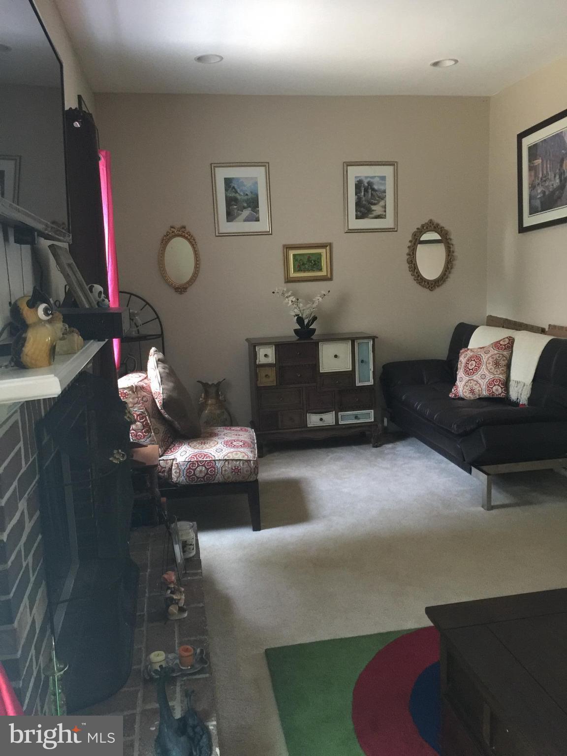 9988 Confederate Trail Manassas, VA 20110 - Photo 5 of 9 Living Room