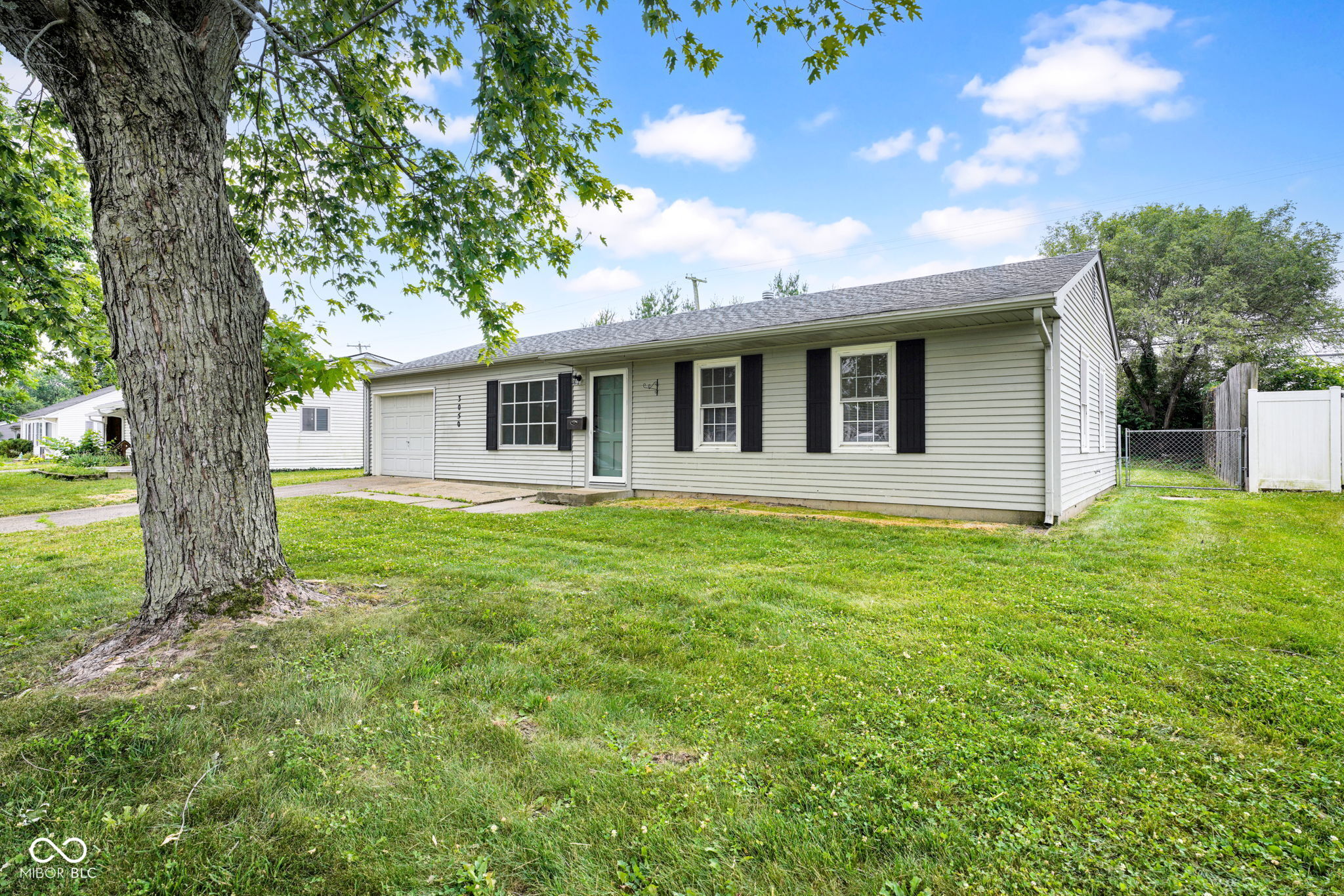 3050 Lucas Way Columbus, IN 47203 - Photo 2 of 24