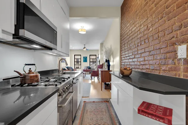 $525,000 | 334 East 83rd Street, Unit 5E | Upper East Side