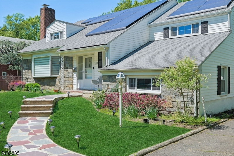 215 Exeter Way Hillside, NJ 07205 - Photo 4 of 34