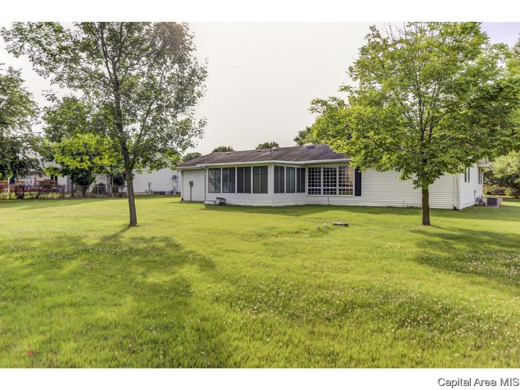 35 Country Towne Road Springfield, IL 62712 - Photo 31 of 36