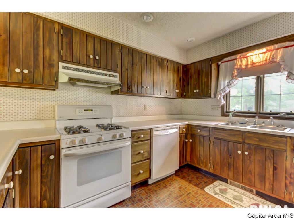 35 Country Towne Road Springfield, IL 62712 - Photo 8 of 36