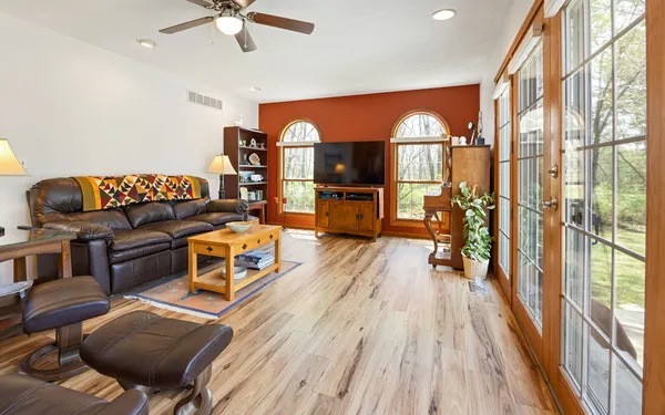 $485,000 | 18749 North Tolle Lane, Mount Vernon, IL 62864