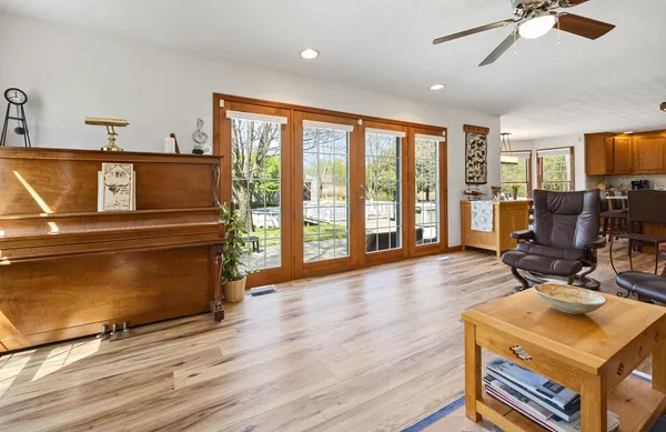 $485,000 | 18749 North Tolle Lane, Mount Vernon, IL 62864