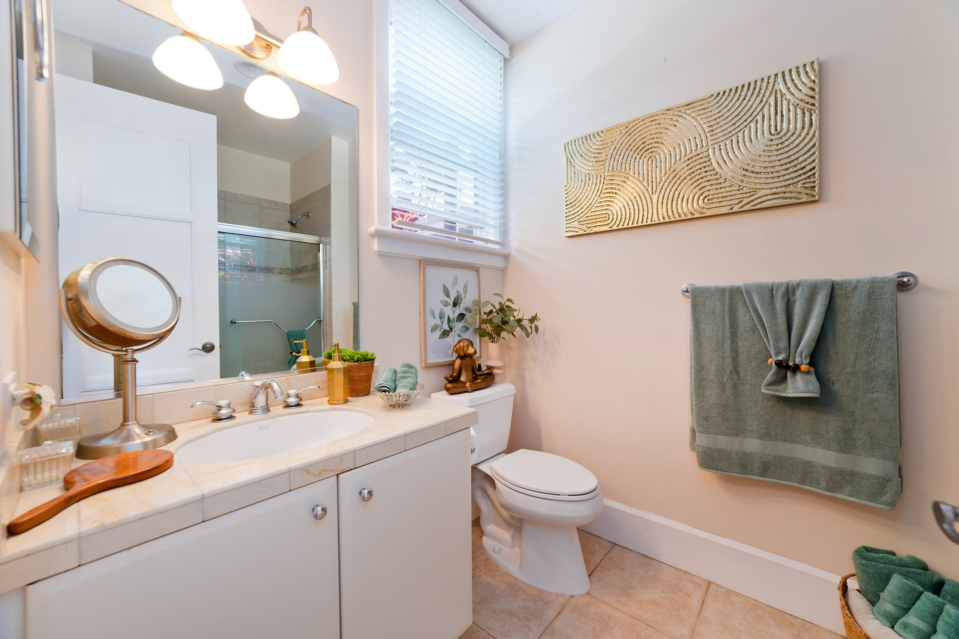 78-7018 Mololani Street Kailua-Kona, HI 96740 - Photo 15 of 30 a bathroom with a toilet a sink and mirror