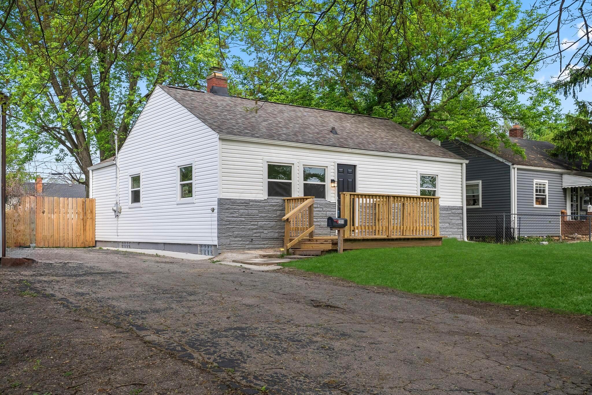 2555 Howey Road Columbus, OH 43211 - Photo 2 of 44 Gallery Image 2