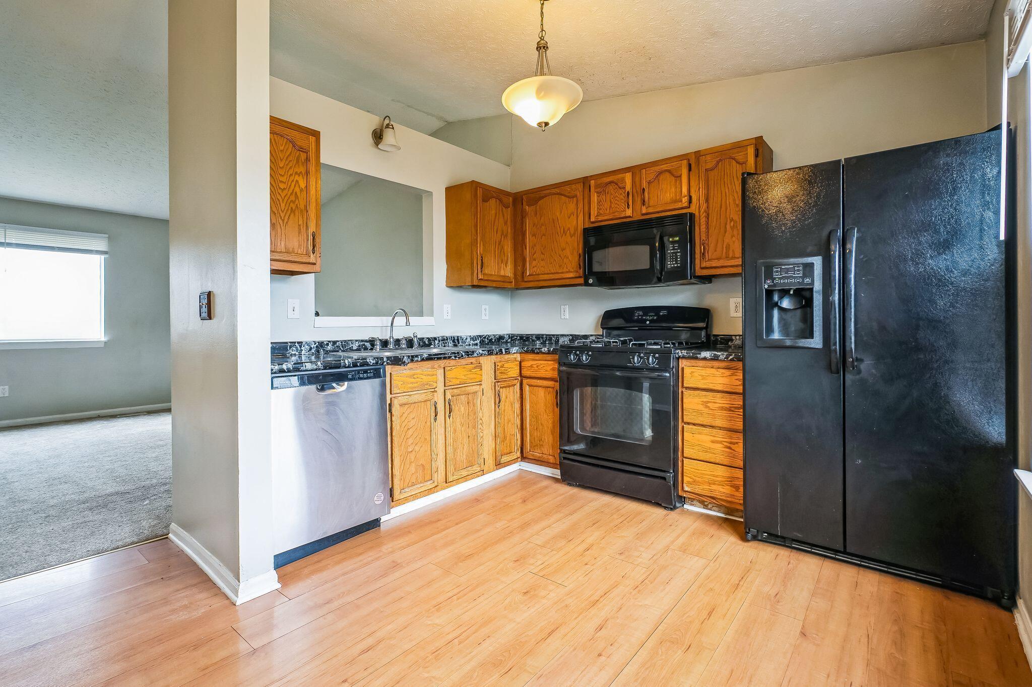 2789 Raphael Drive Columbus, OH 43232 - Photo 7 of 30 Kitchen