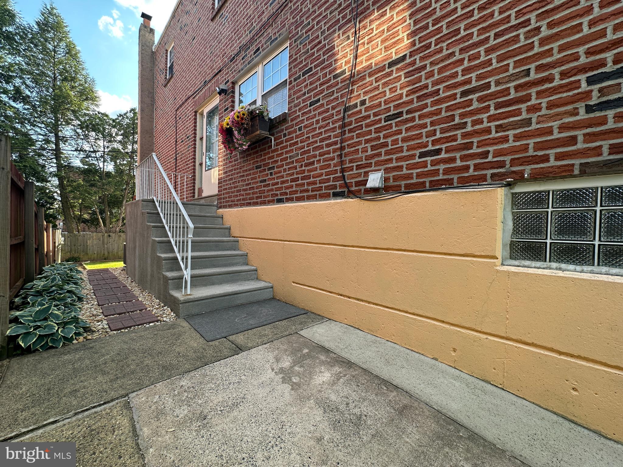 746 Susquehanna Road Philadelphia, PA 19111 - Photo 2 of 40 Gallery Image 2