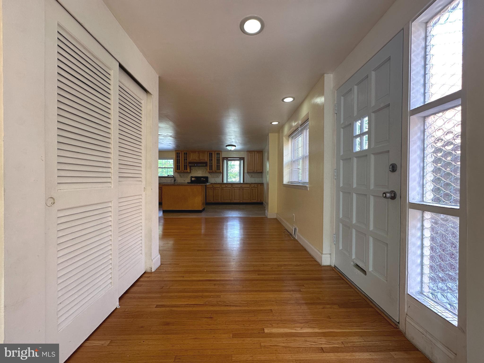746 Susquehanna Road Philadelphia, PA 19111 - Photo 3 of 40 Gallery Image 3