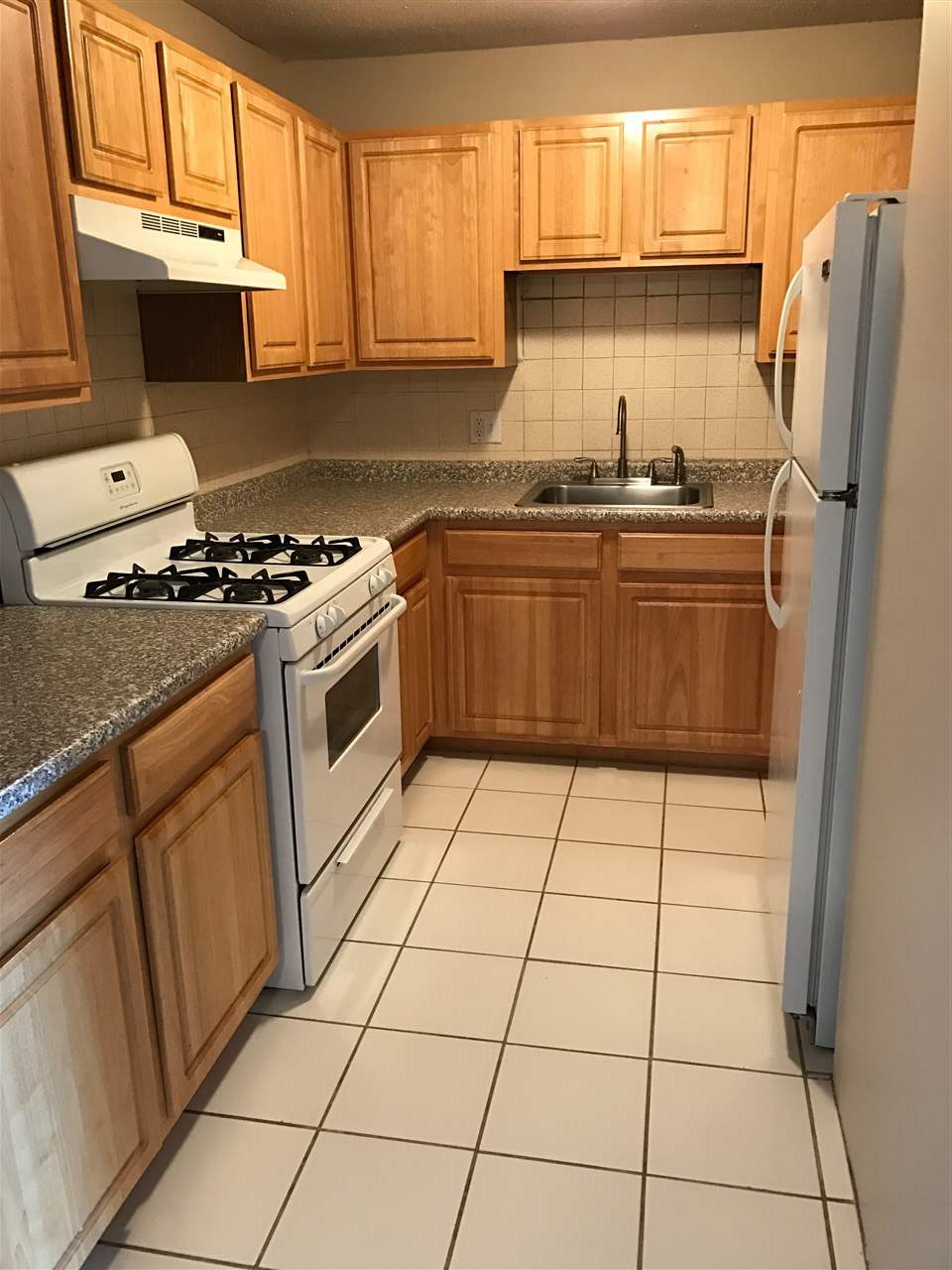 126 Mammoth Road, Unit 303 Hooksett, NH 03106 - Photo 4 of 11