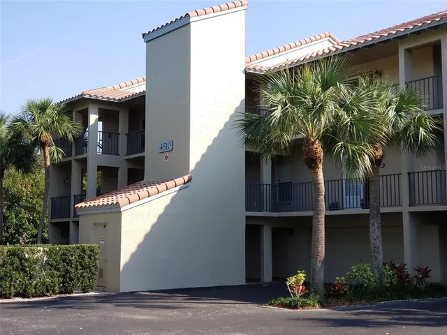 $3,000 | 4510 El Conquistador Parkway, Unit 207, Bradenton, FL 34210