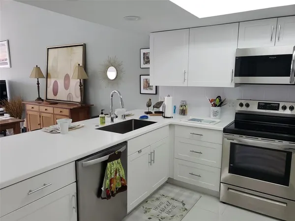 $3,400 | 4510 El Conquistador Parkway, Unit 207, Bradenton, FL 34210