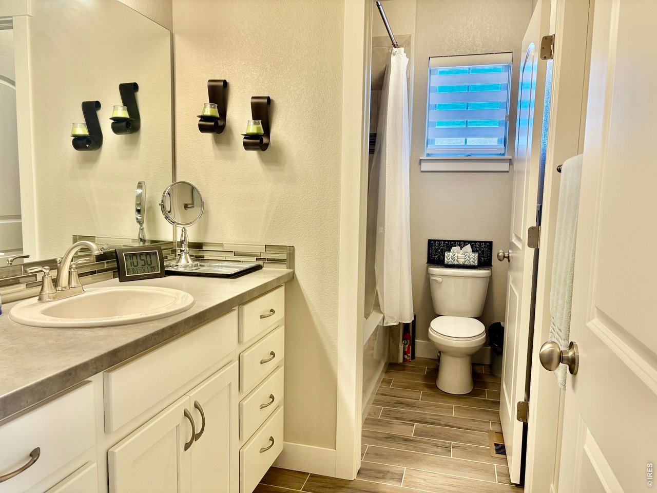 6316 Pumpkin Ridge Drive, Unit 1 Windsor, CO 80550 - Photo 18 of 50 Upstairs Full Bathroom
