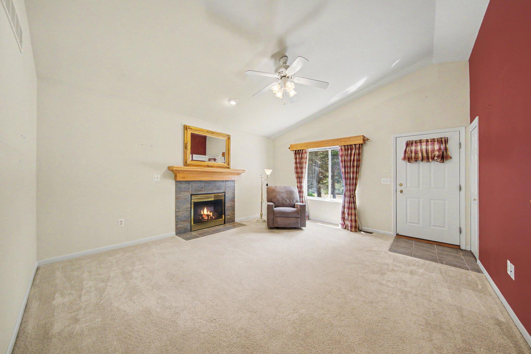 103 Ridgeview Court Grass Lake, MI 49240 - Photo 4 of 38 005_file_3810