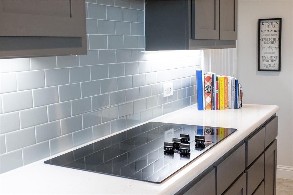 642 Sandiford Court Mansfield, TX 76063 - Photo 7 of 40 a close view of sink