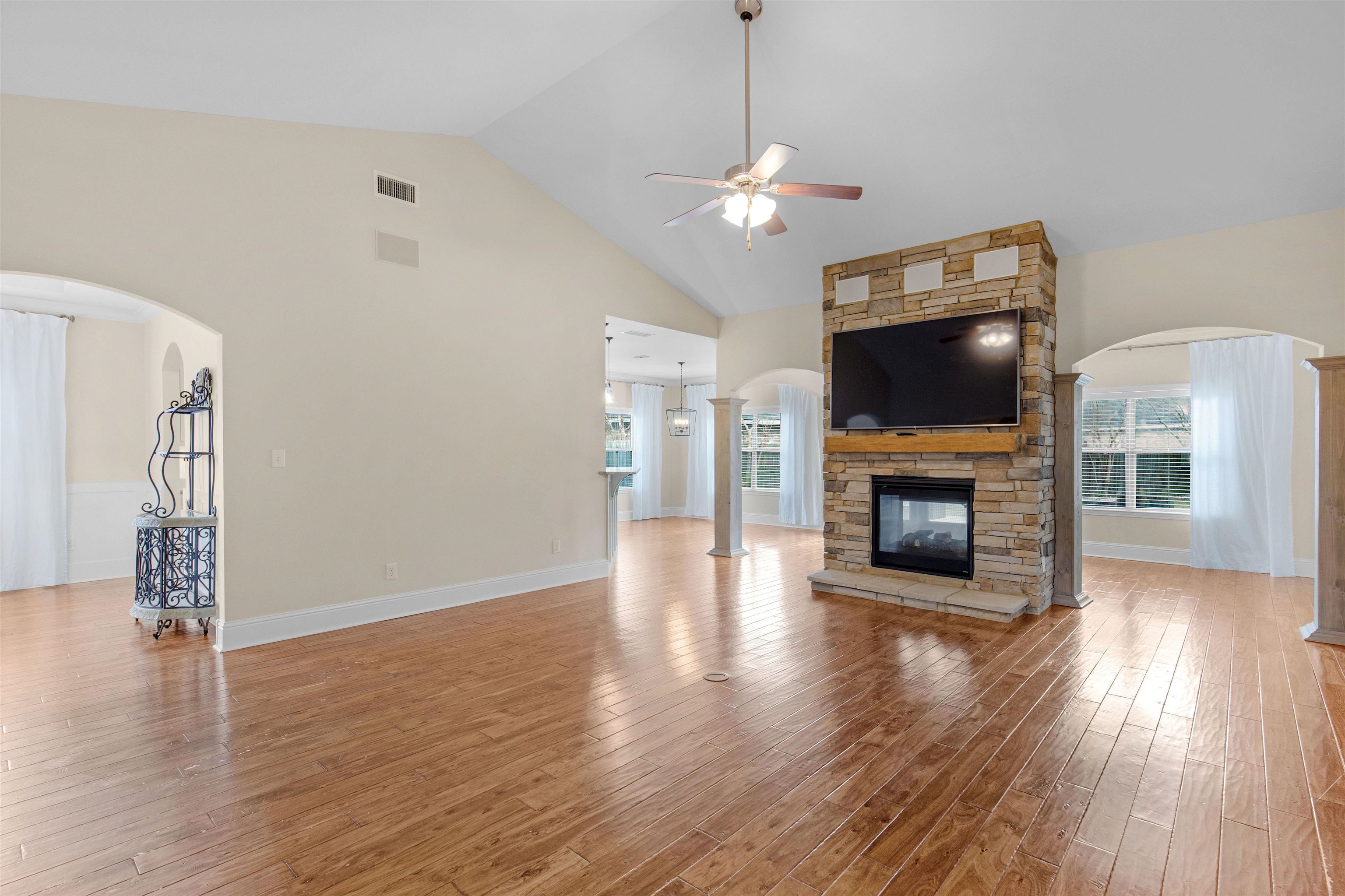 25092 Fairfax Road Daphne, AL 36526 - Photo 6 of 29 Living Room