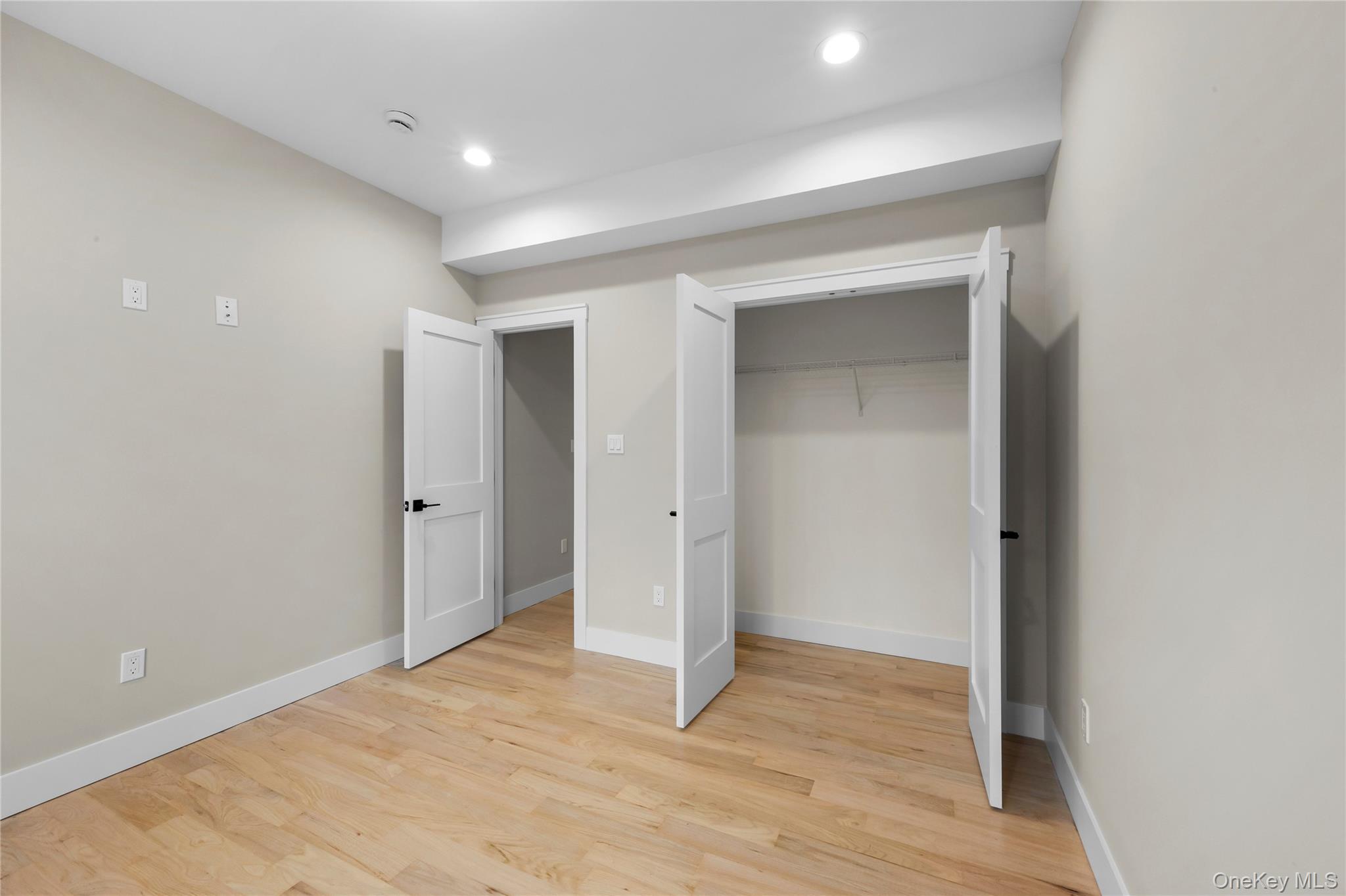21 Devon Road Bethpage, NY 11714 - Photo 20 of 41