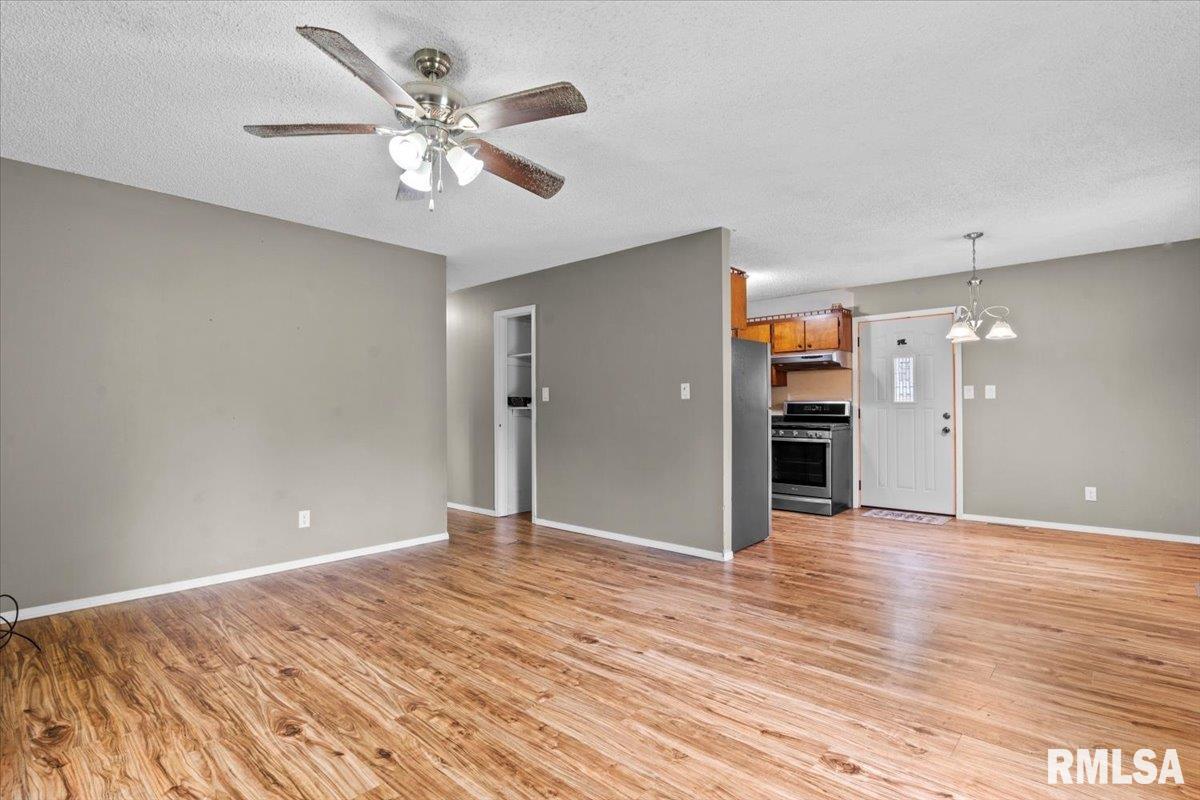 2011 East Keys Avenue Springfield, IL 62702 - Photo 3 of 22