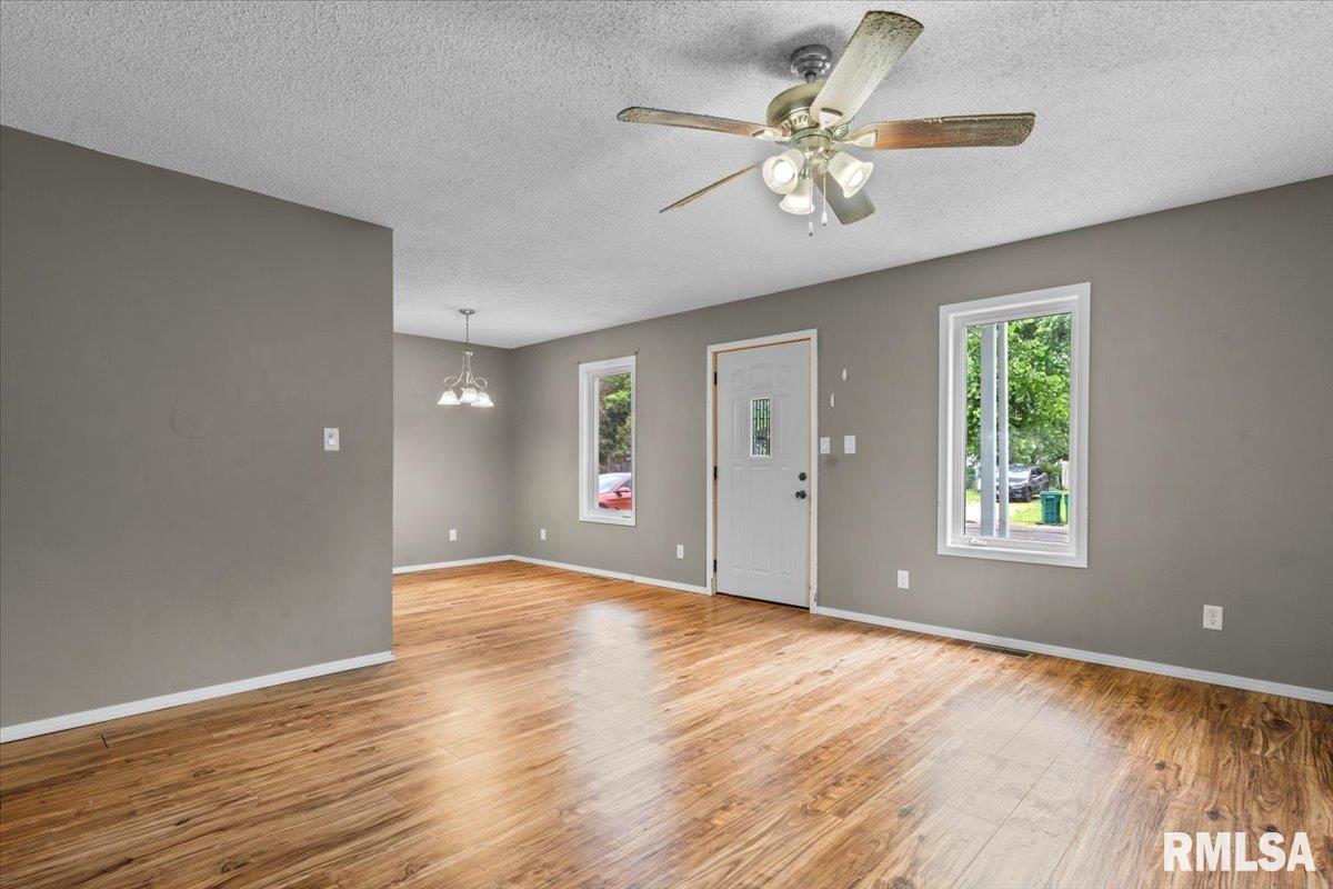 2011 East Keys Avenue Springfield, IL 62702 - Photo 5 of 22
