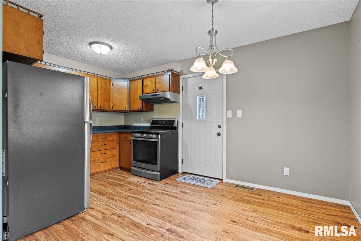 2011 East Keys Avenue Springfield, IL 62702 - Photo 7 of 22