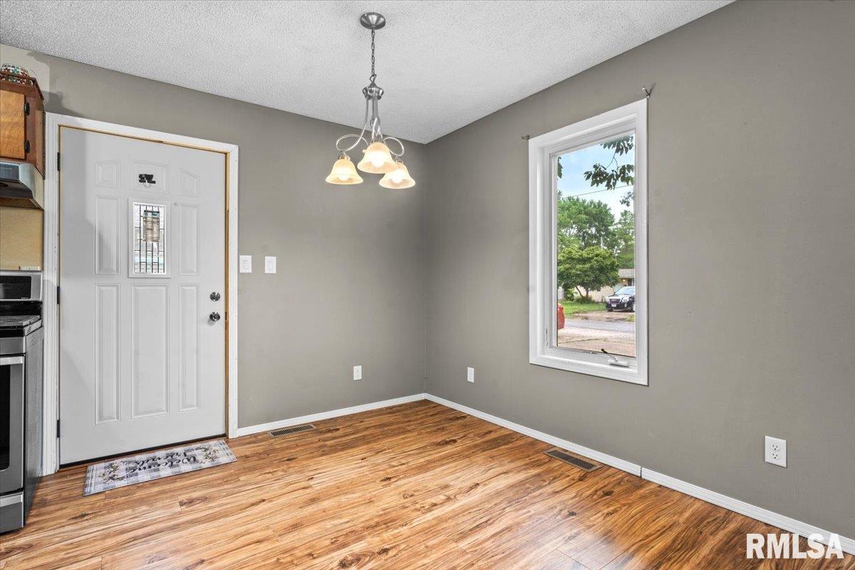 2011 East Keys Avenue Springfield, IL 62702 - Photo 8 of 22