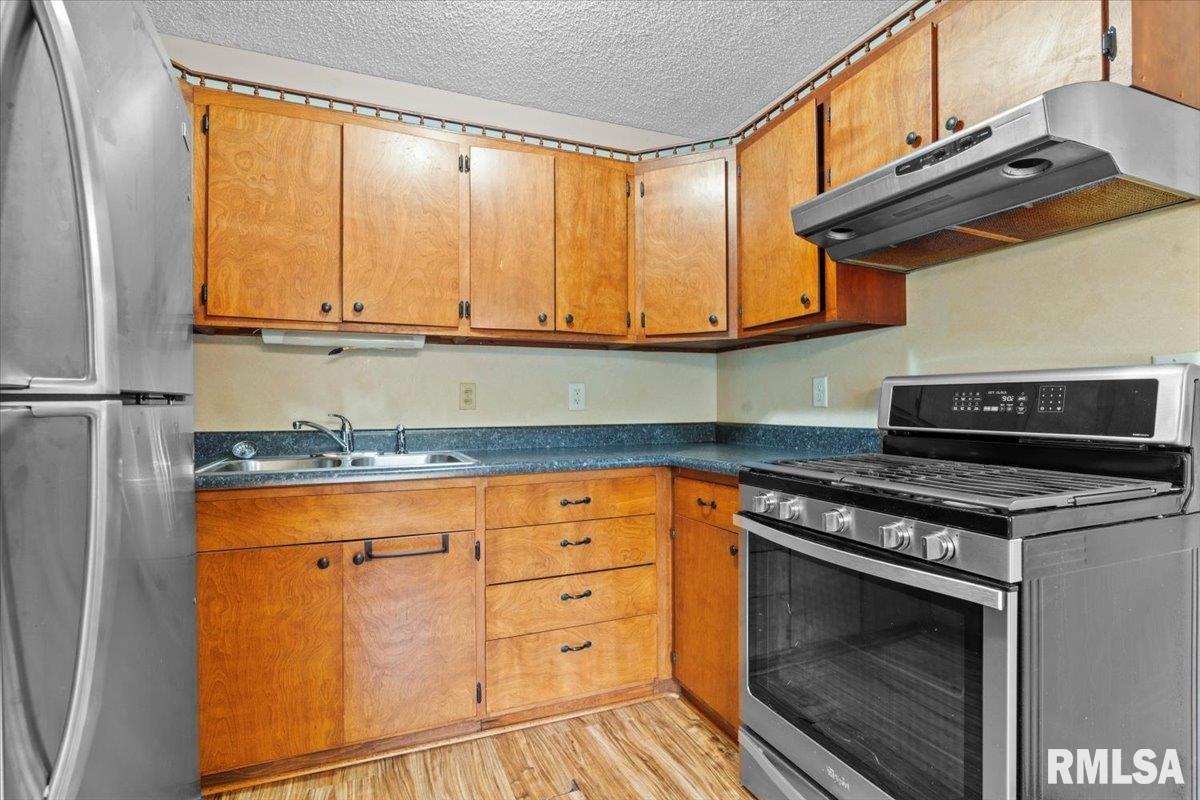 2011 East Keys Avenue Springfield, IL 62702 - Photo 10 of 22